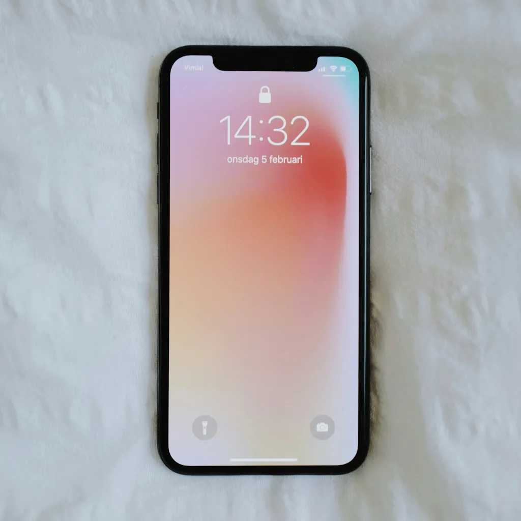 Tela Super AMOLED 120Hz Samsung Galaxy A35 5G vs iPhone SE