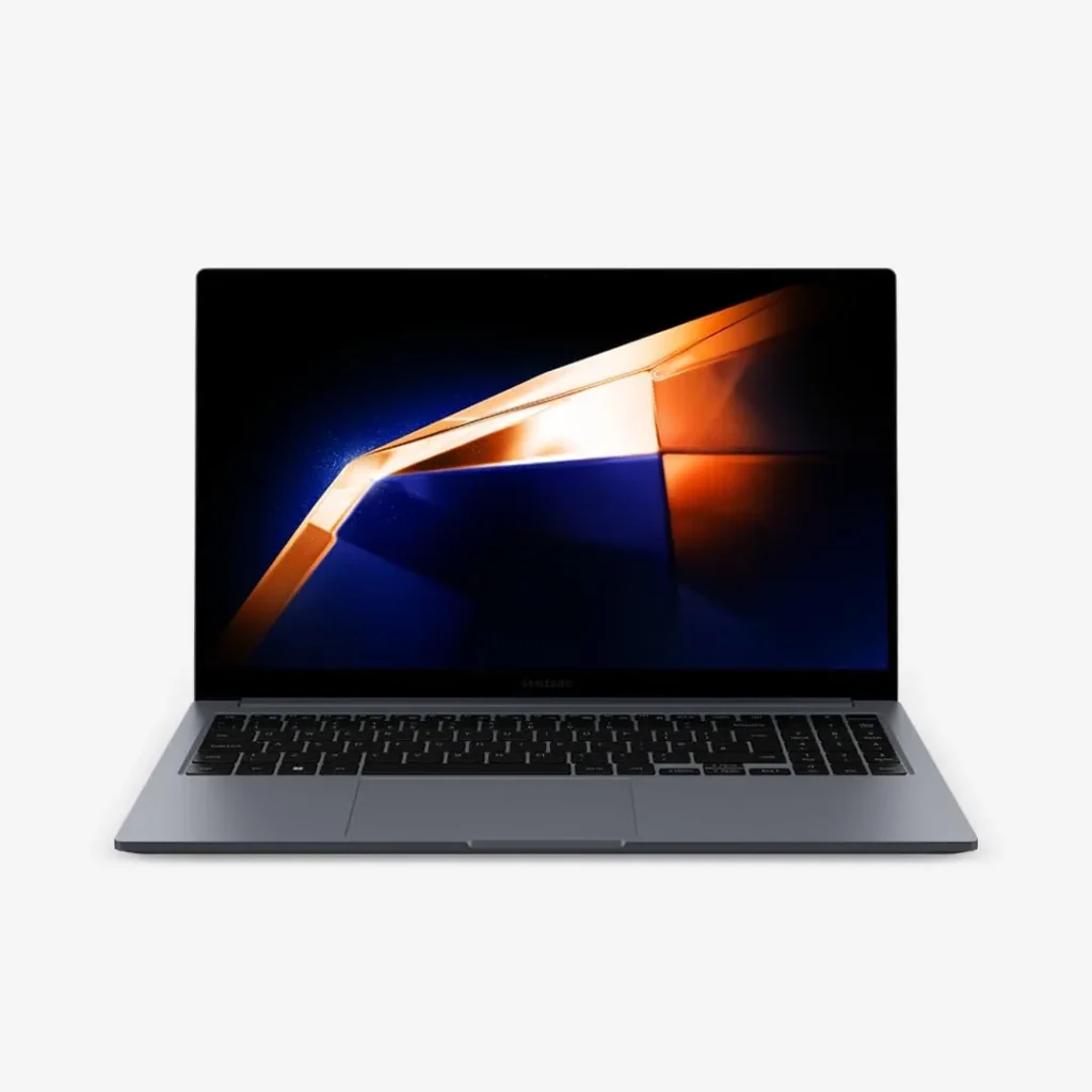 Notebook Samsung Galaxy Book4 aberto e ligado